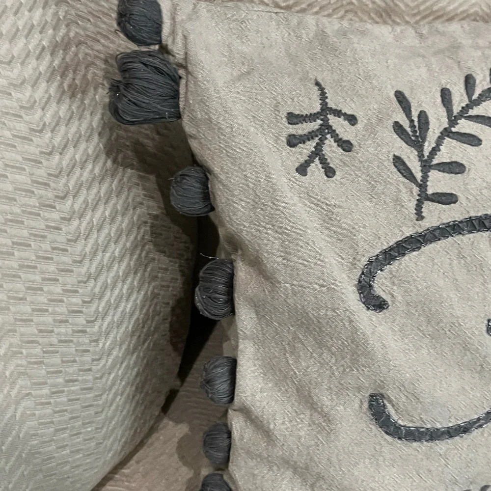 Pottery Barn Gray and Cream "Family"  LumbaR Pillowcase 16x26 (NO INSERT) - Picture 3 of 8